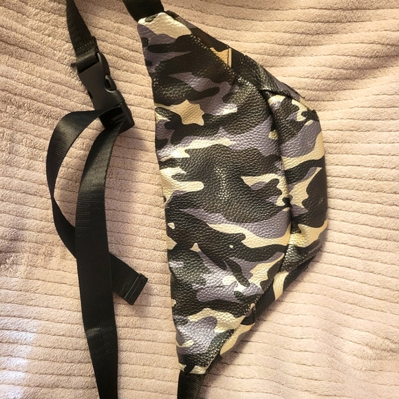 Fanny Pack - Picture 2 of 2